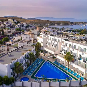 https://club-shark-hotel.aegeanhotels.net